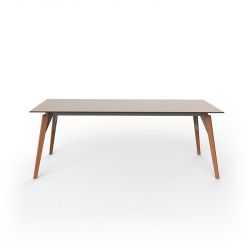 Table Faz Wood plateau HPL blanc et bord noir, pieds chêne naturel, Vondom, 200x90xH74 cm
