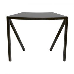 Bureaurama, table haute incurvée Magis, aluminium noir moucheté, L.126,5 x P. 74,5 x H.102,5 cm