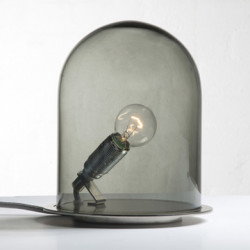 Lampe à poser Glow in a Dome, Ebb & Flow, gris fumé, base métal laiton, Diamètre 15,5 cm