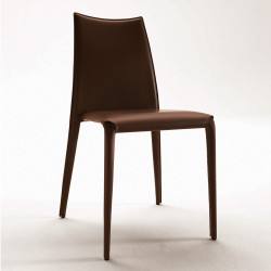 Chaise design Miss, Midj, entièrement recouverte de cuir, coloris café C0C2