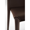 Chaise design Miss, Midj, entièrement recouverte de cuir, coloris café